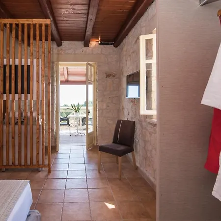 Elianthos Stone Apartment