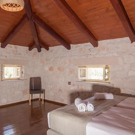 Elianthos Stone