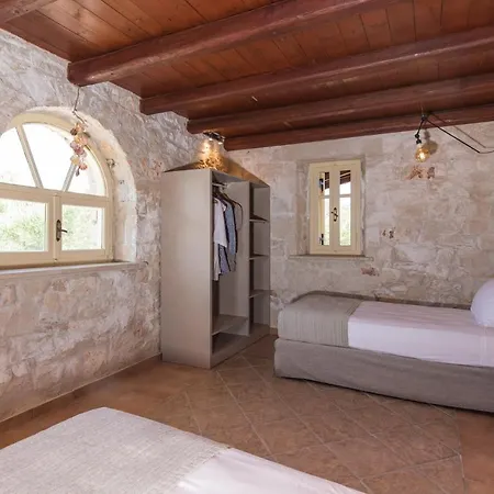 Elianthos Stone