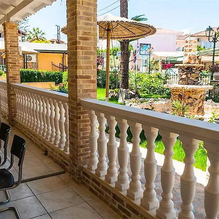 Tom & John Center Aparthotel 4*