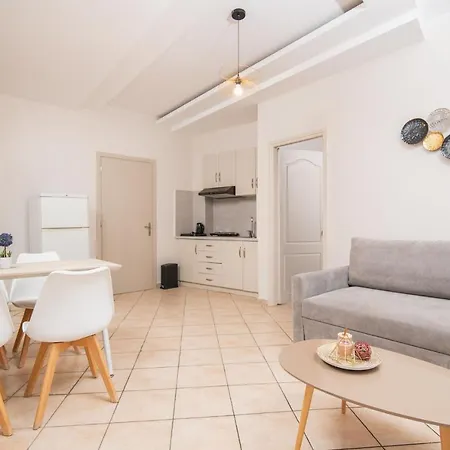 Koukos Loft Aparthotel 3*