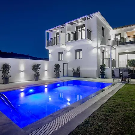 Villa Eagle's Nest - Adjoining Villas! *