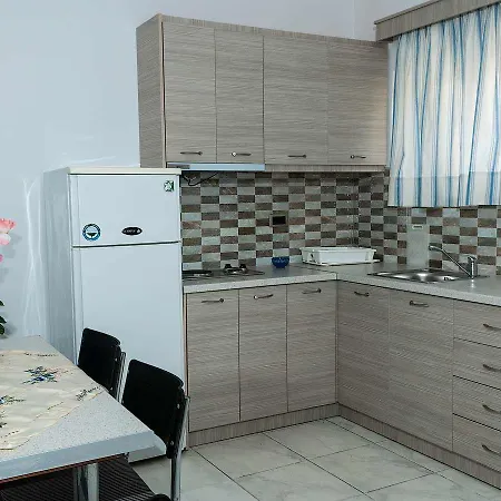 Tom & John Center Aparthotel 4*