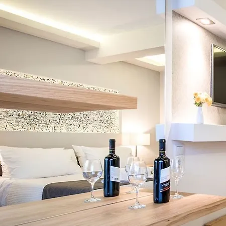 Hotel Azure &