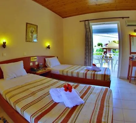 Tom & John Center Aparthotel 4*