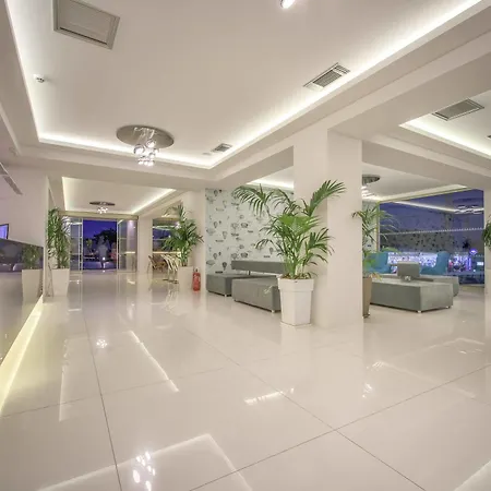 Hotel Azure &