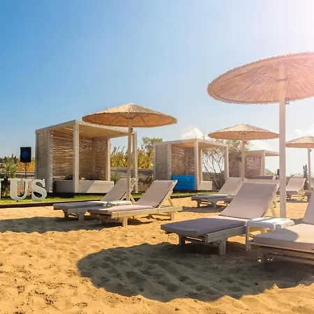 Venus Resort *
