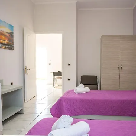 Aparthotel Tom & John Center 4*