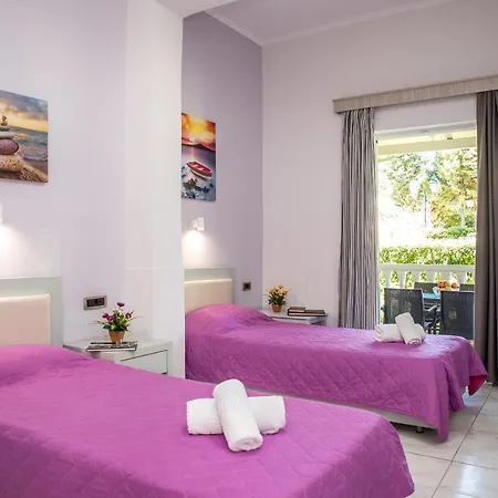 Aparthotel Tom & John Center 4*