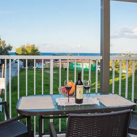 Tom & John Center Aparthotel 4*