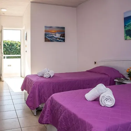Tom & John Center 4* Tsilivi (Zakynthos)