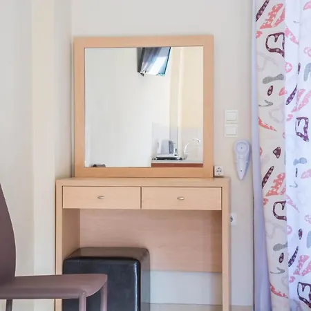 Lazaros Aparthotel 3*