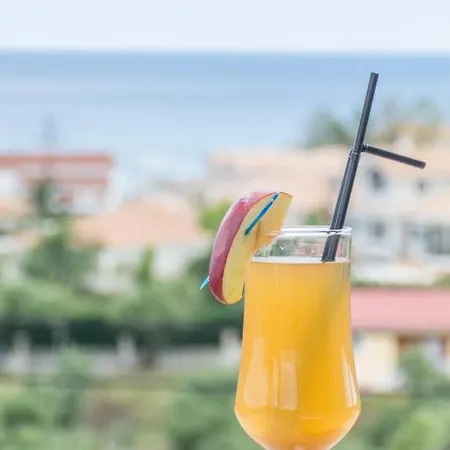 Lazaros Aparthotel 3*