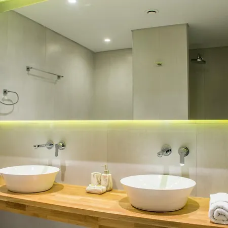 Aparthotel Lazaros 3*