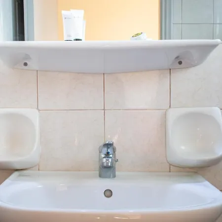 Lazaros Aparthotel