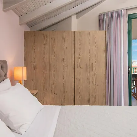 Koukos Loft Aparthotel 3*