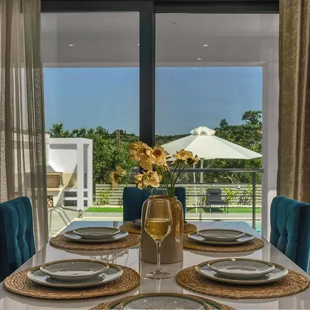 Villa Johnny's White Luxury *