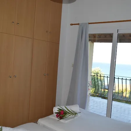 Limanaki Apartment *