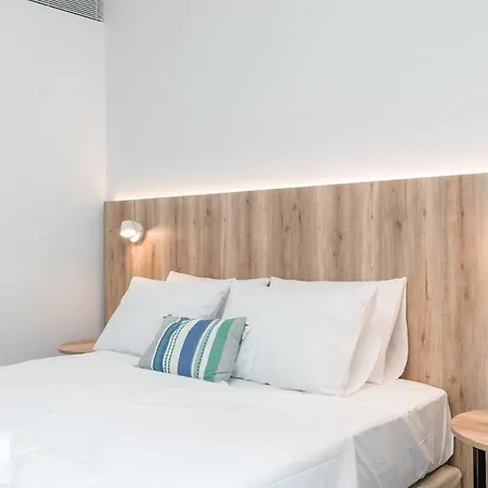 Aparthotel Lazaros 3*