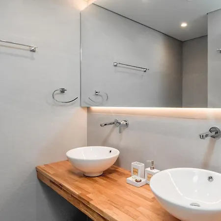Lazaros Aparthotel 3*