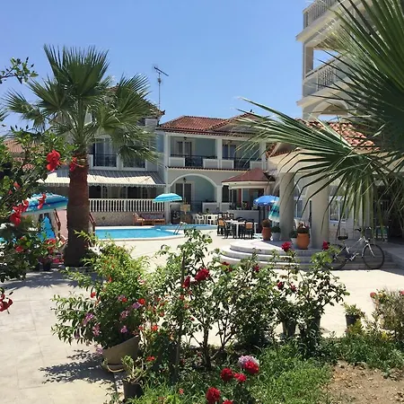 Basil Aparthotel 2*
