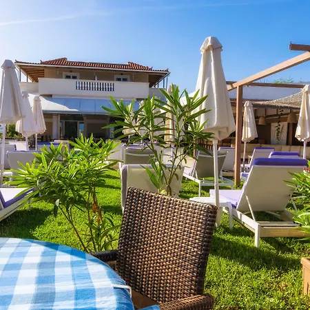 Iakinthos, Hotel