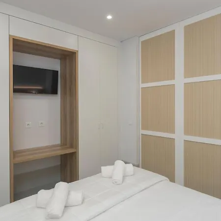 Lazaros Aparthotel