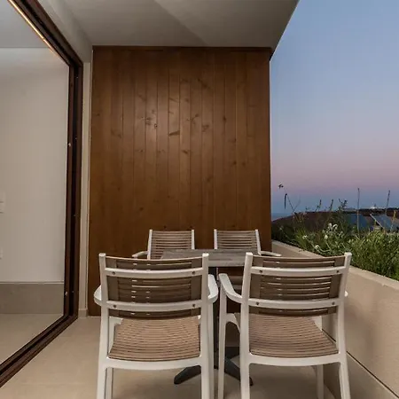 Aparthotel Lazaros 3*