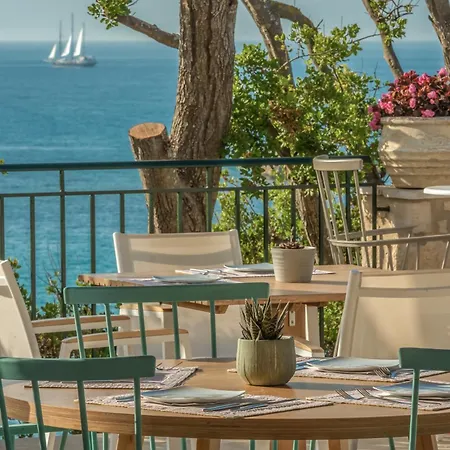 Erietta Aparthotel 4*