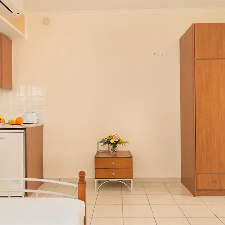 Manousis Aparthotel 3*