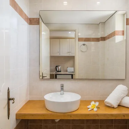 Aparthotel Manousis