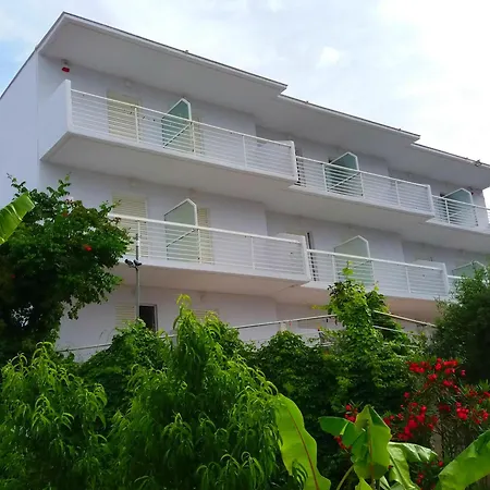 Apartment Yanna &