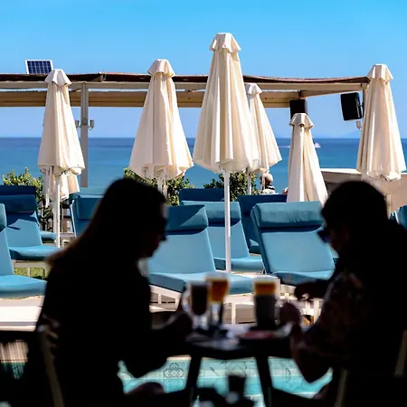 Iakinthos, Hotel