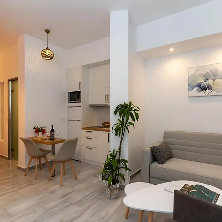 Epsilon Apartment *