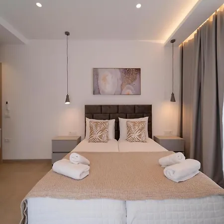 Villa Diamond With Swimming Pool In *
