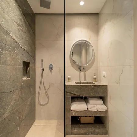 Diamond With Swimming Pool In Villa