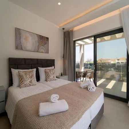 Diamond With Swimming Pool In Villa *