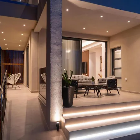 Diamond With Swimming Pool In Villa *