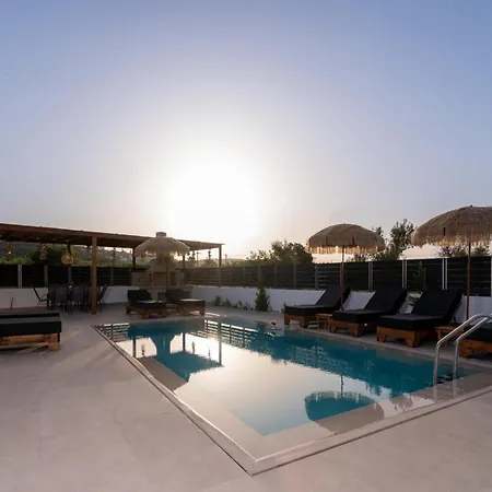Villa Diamond With Swimming Pool In *