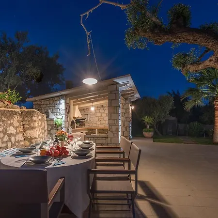 Villa Tierra Verde, Luxury Retreat With 3 Acres Lush Garden *