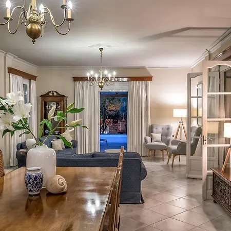 Villa Tierra Verde, Luxury Retreat With 3 Acres Lush Garden *