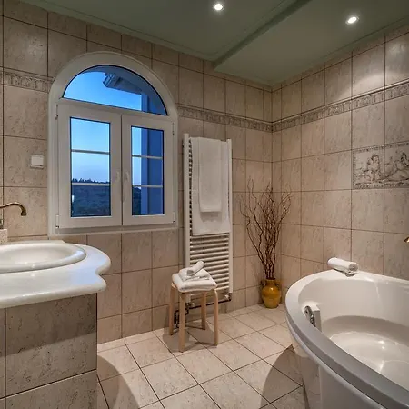 Villa Tierra Verde, Luxury Retreat With 3 Acres Lush Garden
