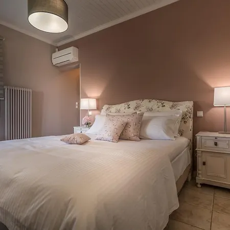 Villa Tierra Verde, Luxury Retreat With 3 Acres Lush Garden