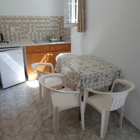 Basil Aparthotel 2*