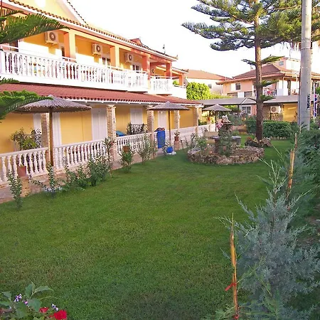 Aparthotel Tom & John Center 4*
