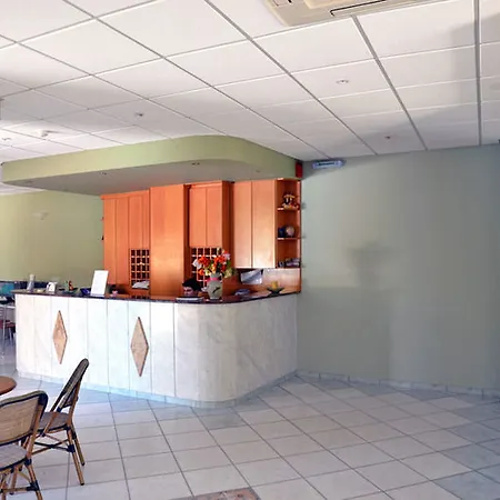 Aparthotel Alamis &
