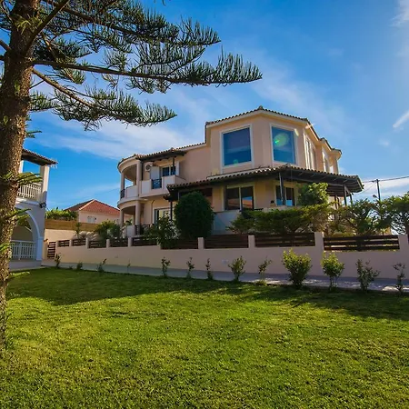 Kondarini - Stunning Sea Views, 290m From The Beach, By Zantewize