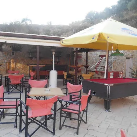 Planos Beach Aparthotel