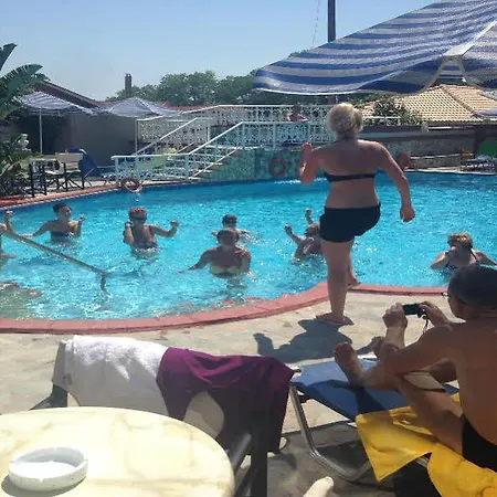 Planos Beach Aparthotel