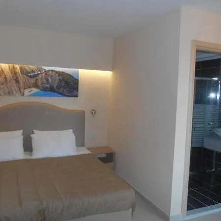 Planos Beach Aparthotel